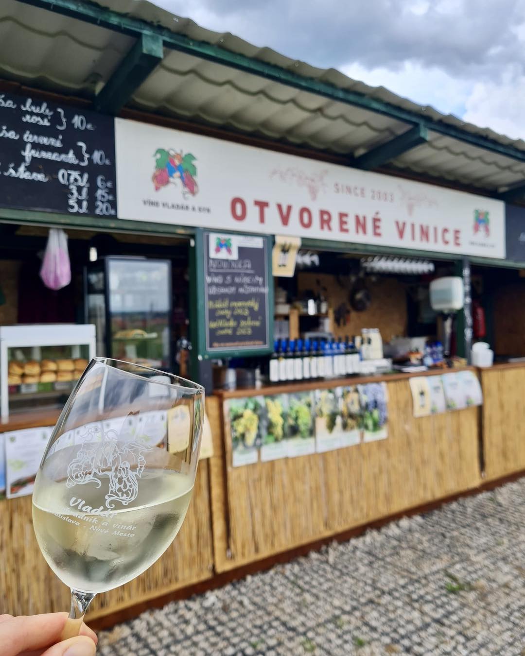 Vinohradníctvo a vinárstvo Vladár a syn - Otvorená vinica - stánok