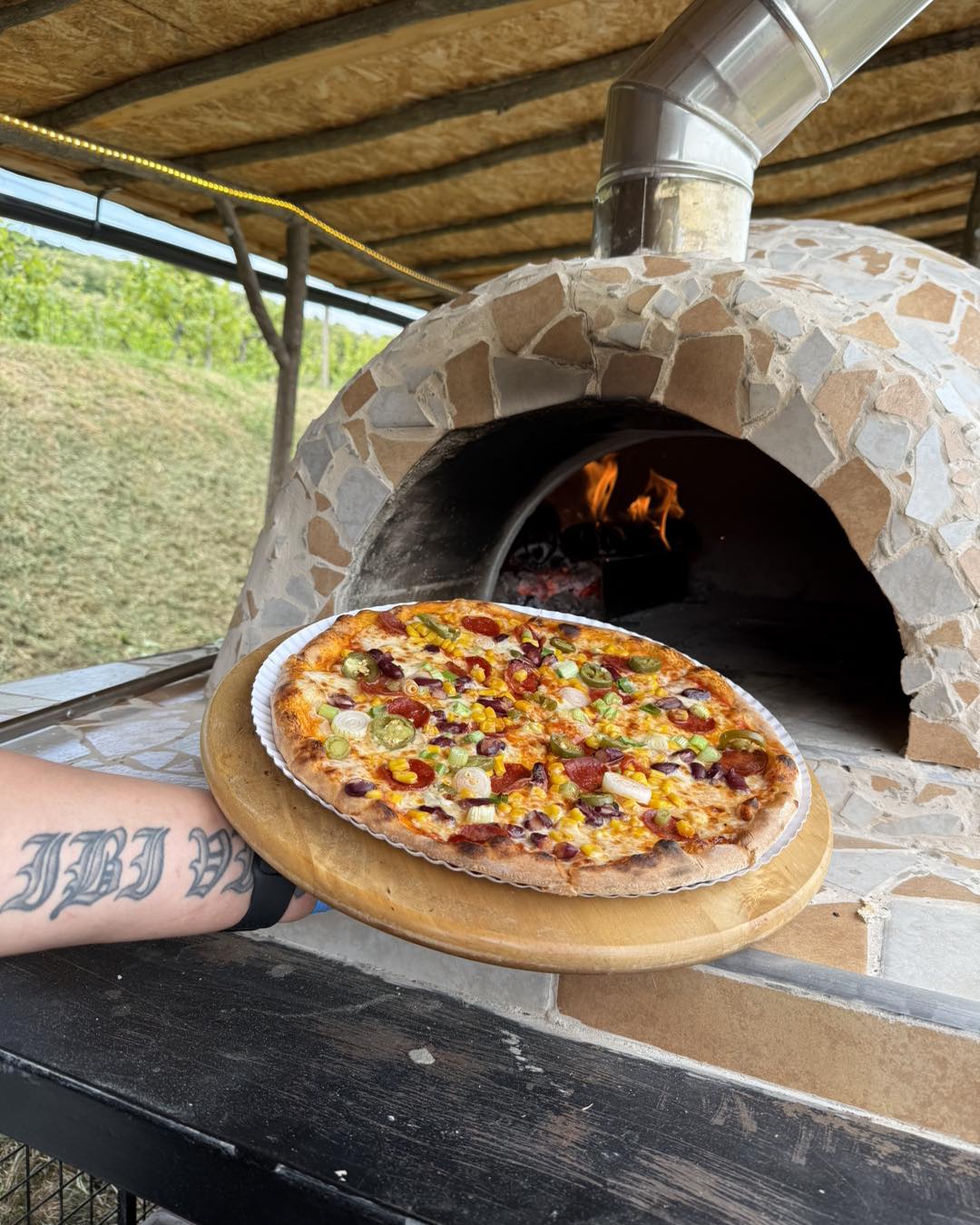 Vinohradníctvo a vinárstvo Vladár a syn - Otvorená vinica - pizza